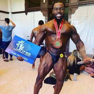 Meet your Posher, Dennis